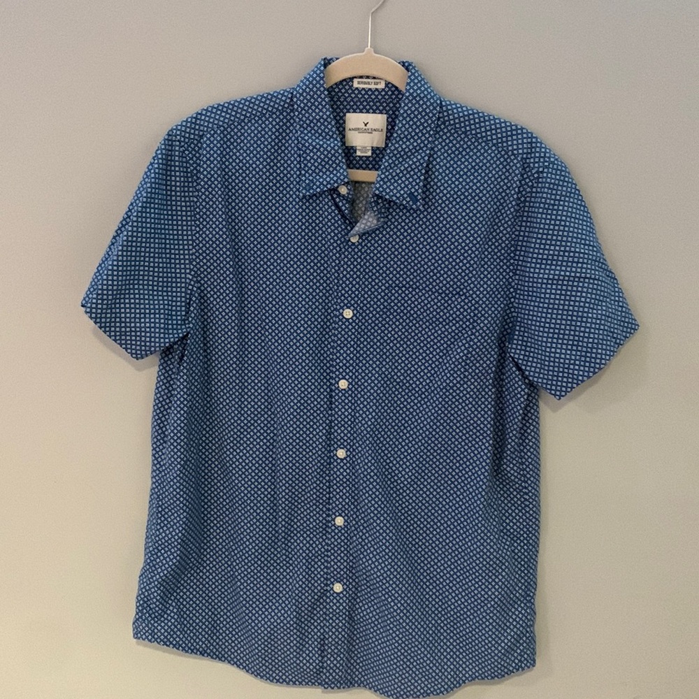 American Eagle large blue t-shirt button-up